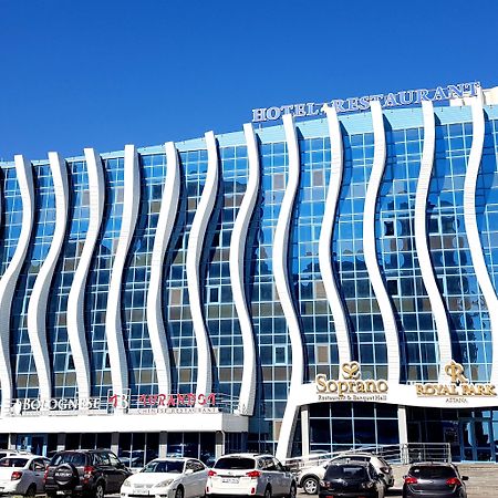 Reikartz Park Astana Ex-Royal Park Hotel & Spa Buitenkant foto