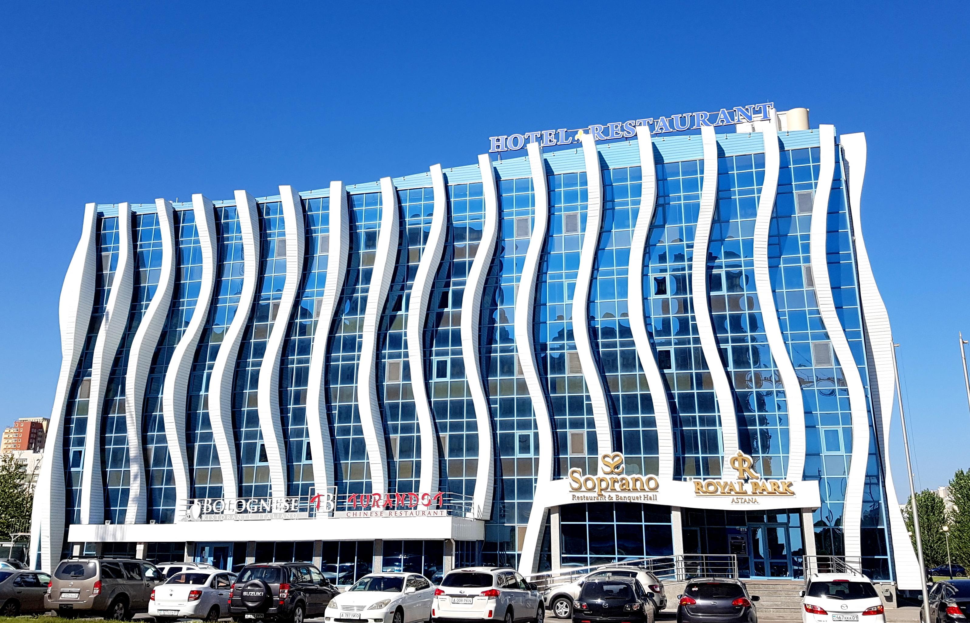 Reikartz Park Astana Ex-Royal Park Hotel & Spa Buitenkant foto