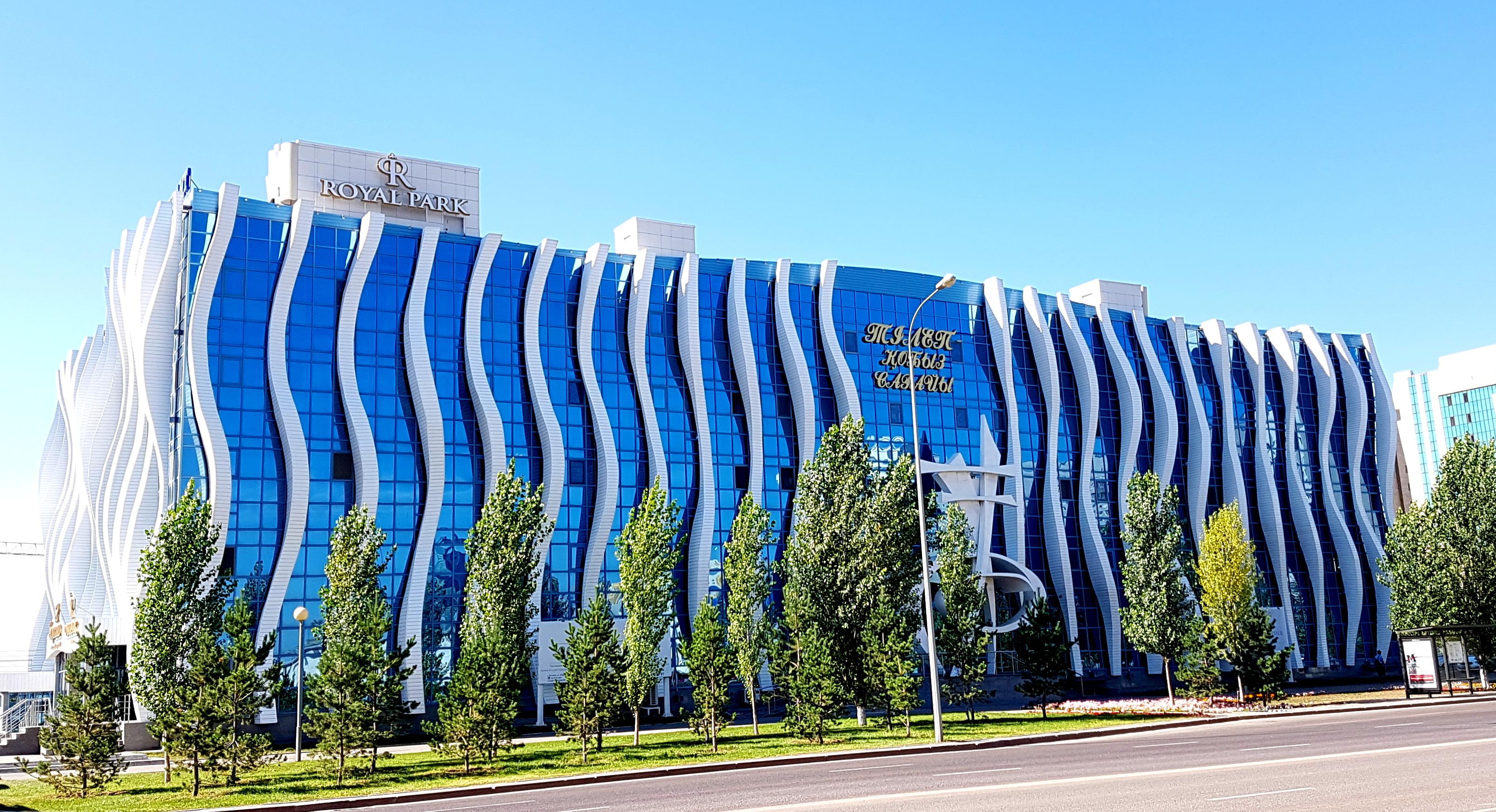 Reikartz Park Astana Ex-Royal Park Hotel & Spa Buitenkant foto