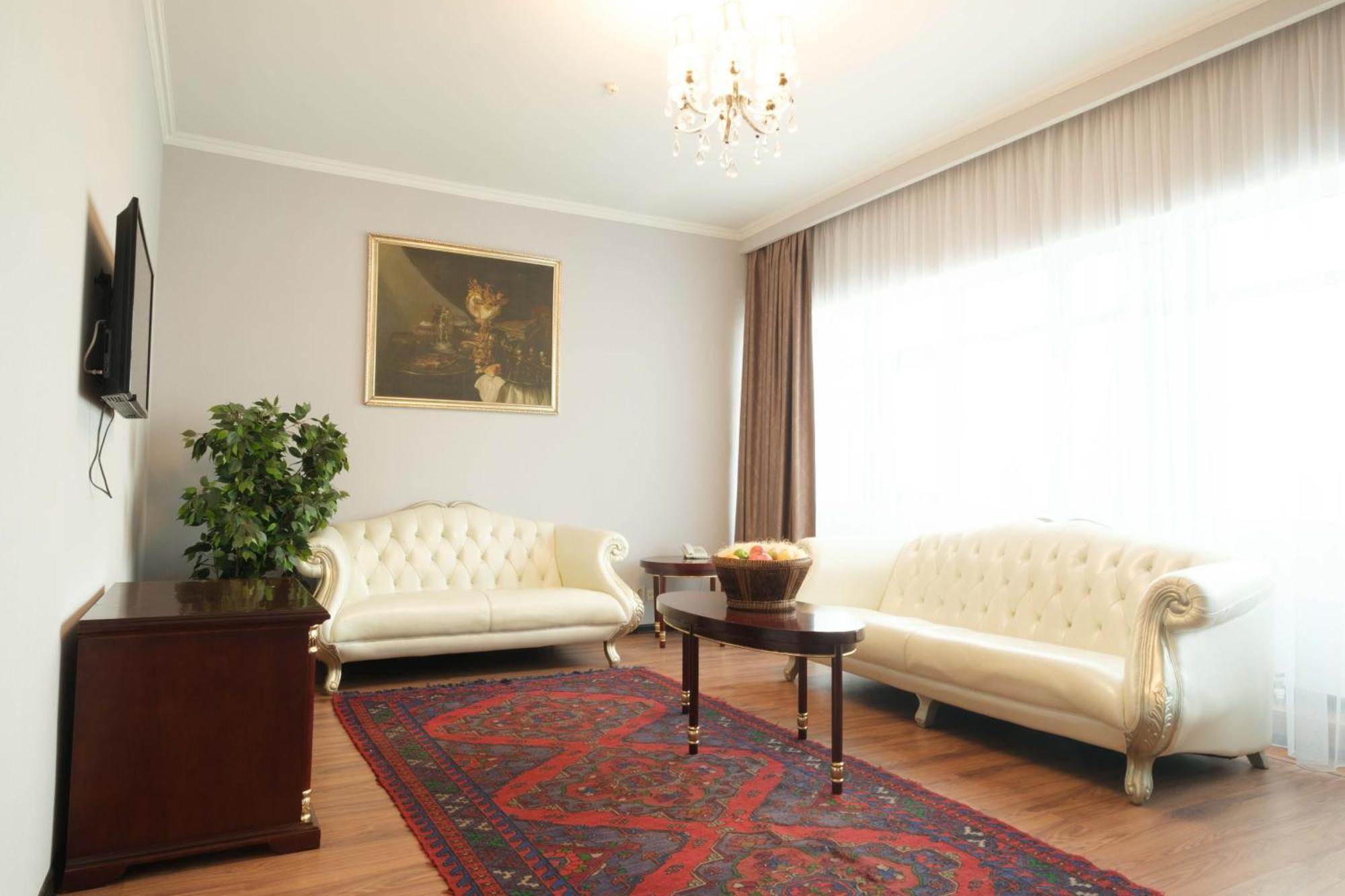 Reikartz Park Astana Ex-Royal Park Hotel & Spa Buitenkant foto